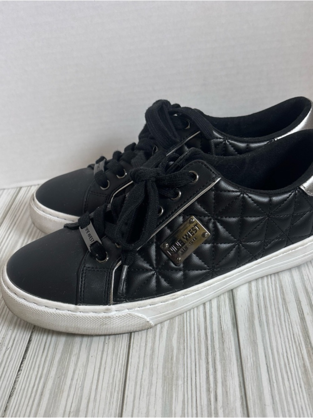 Nine West Black Quilted Leather Low-Top Sneakers size 7